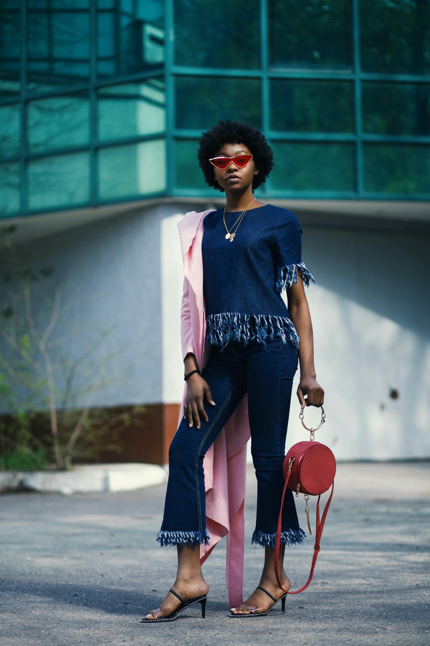 女士皮靴最新款式引領(lǐng)風(fēng)尚潮流，時(shí)尚必備之選！