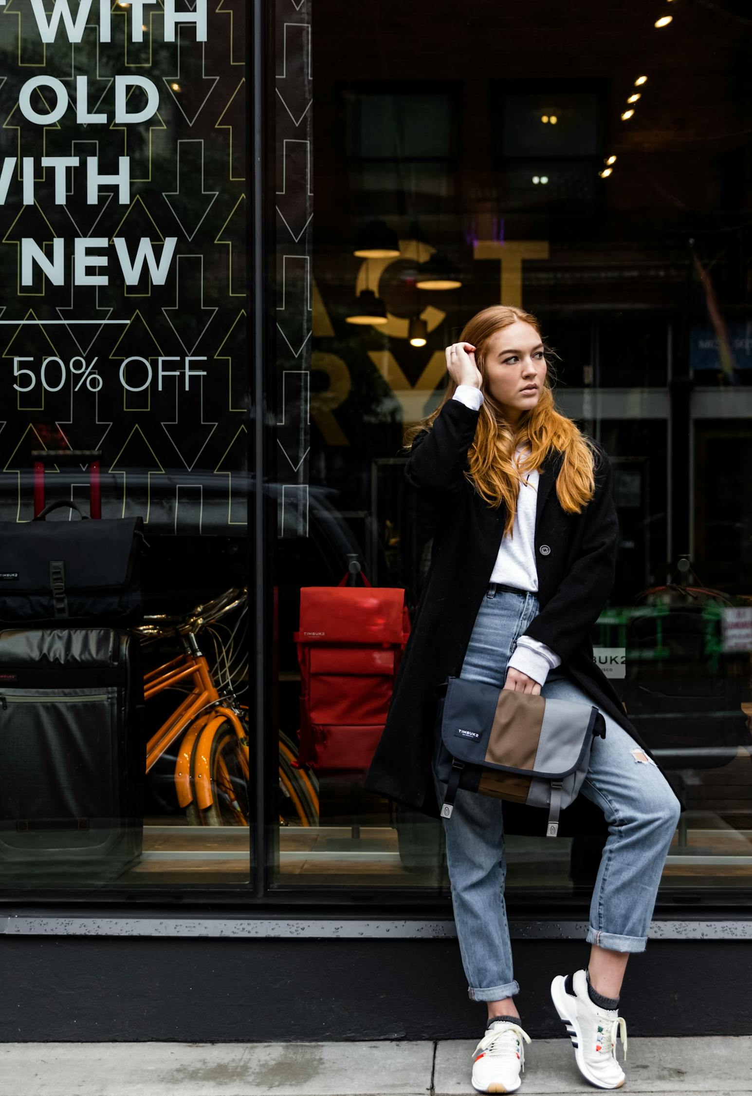 吳亦凡最新造型引領(lǐng)潮流，展現(xiàn)全新魅力風(fēng)采