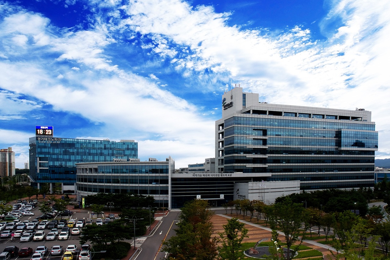 最新建筑材料與創(chuàng)新突破，現(xiàn)代建筑領(lǐng)域的新潮流