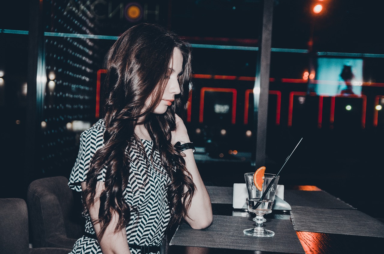 權(quán)力與欲望的交織，強(qiáng)吃的女主任最新章節(jié)