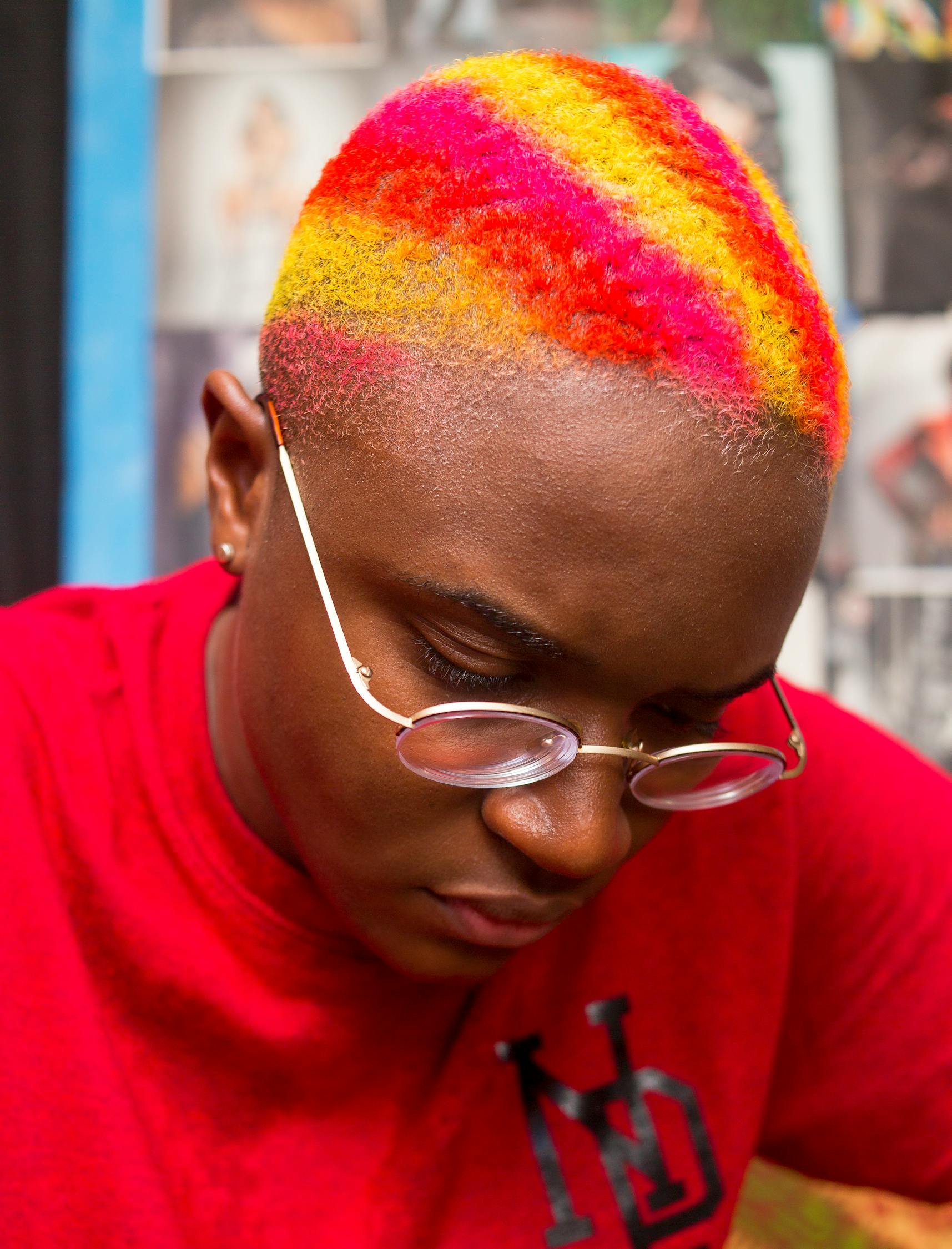 張藝興最新后腦勺發(fā)型，潮流引領(lǐng)與個(gè)性風(fēng)采展現(xiàn)