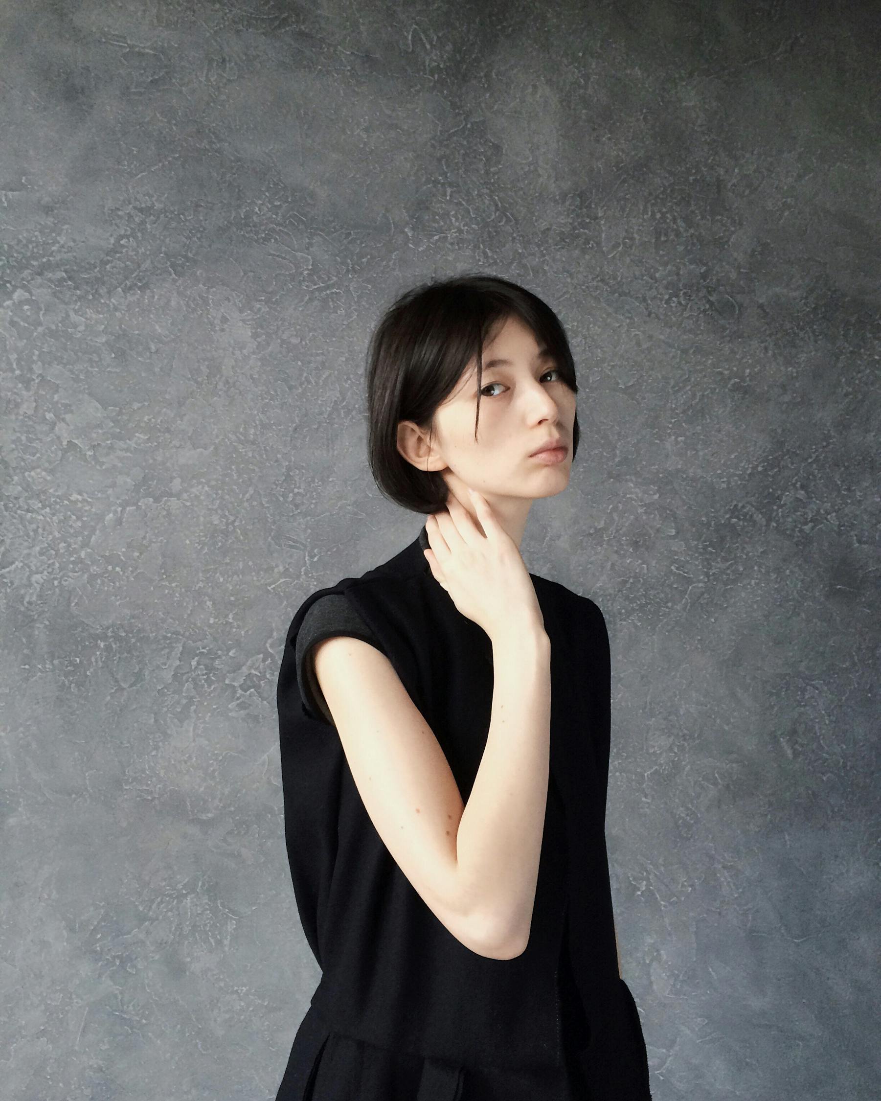 戚薇機(jī)場街拍，時(shí)尚先鋒的魅力展現(xiàn)