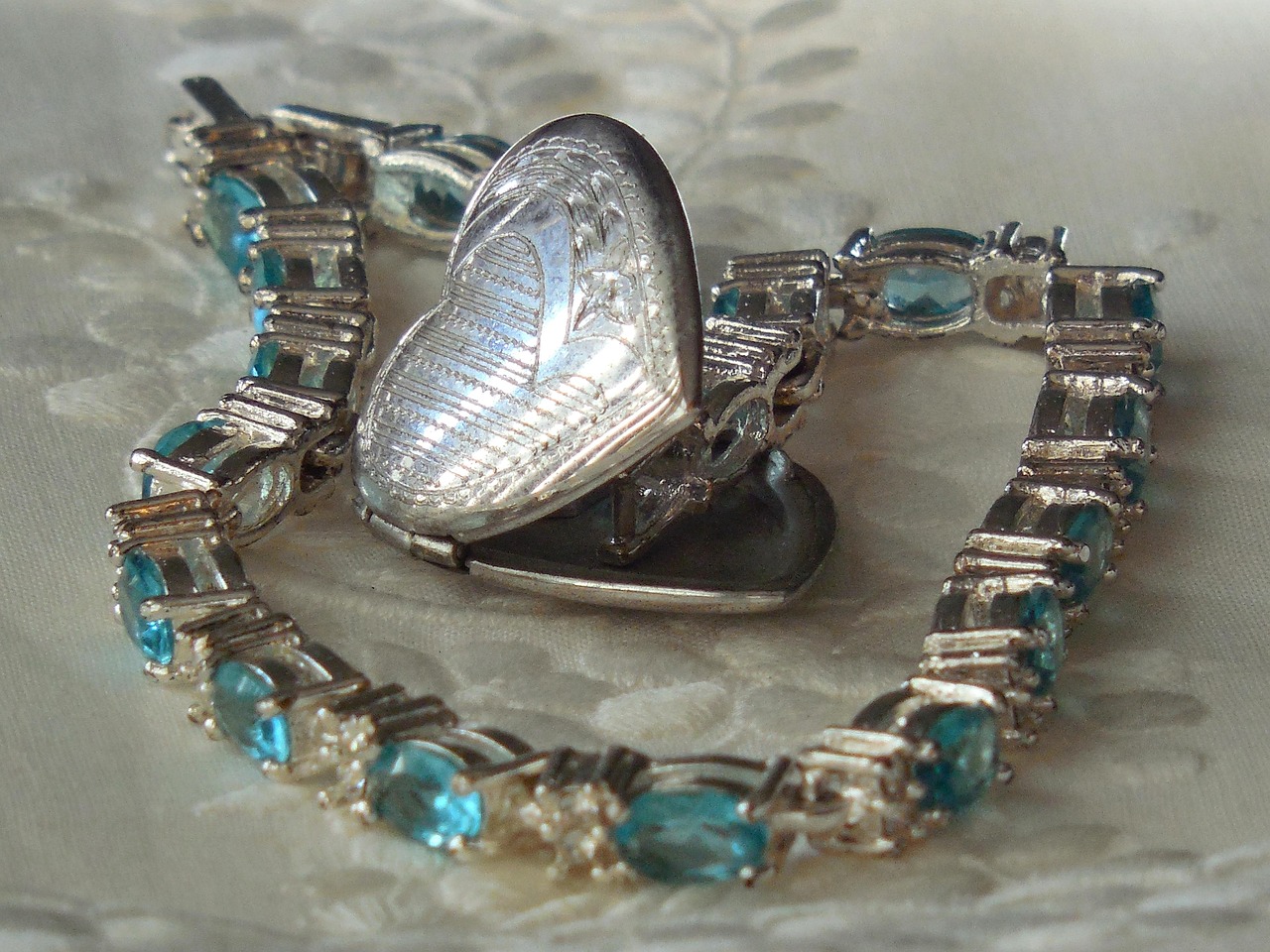 最新款白金項(xiàng)鏈圖片，時(shí)尚與優(yōu)雅的完美融合展現(xiàn)風(fēng)采