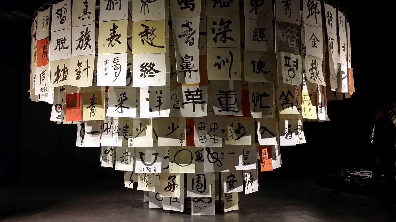 韓網熱議宋茜最新動態(tài)，網友評論熱議不斷