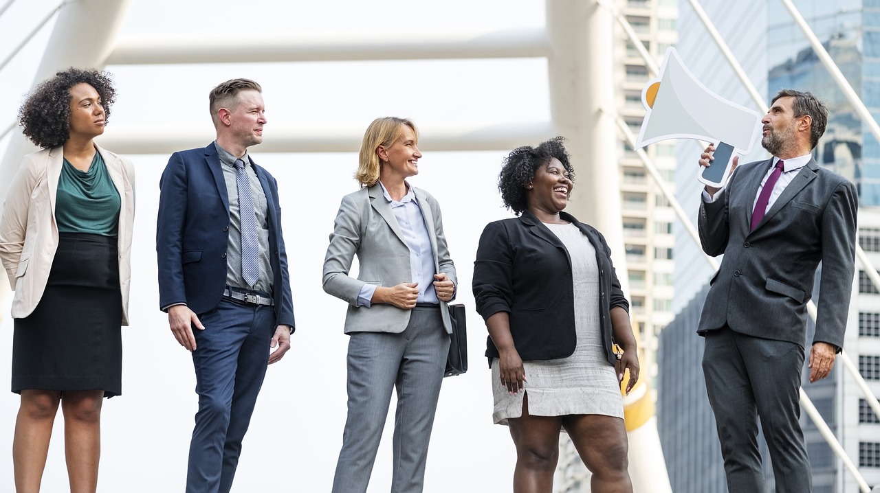 FCWR非緣勿擾最新一期，探尋現(xiàn)代都市情感新動(dòng)向