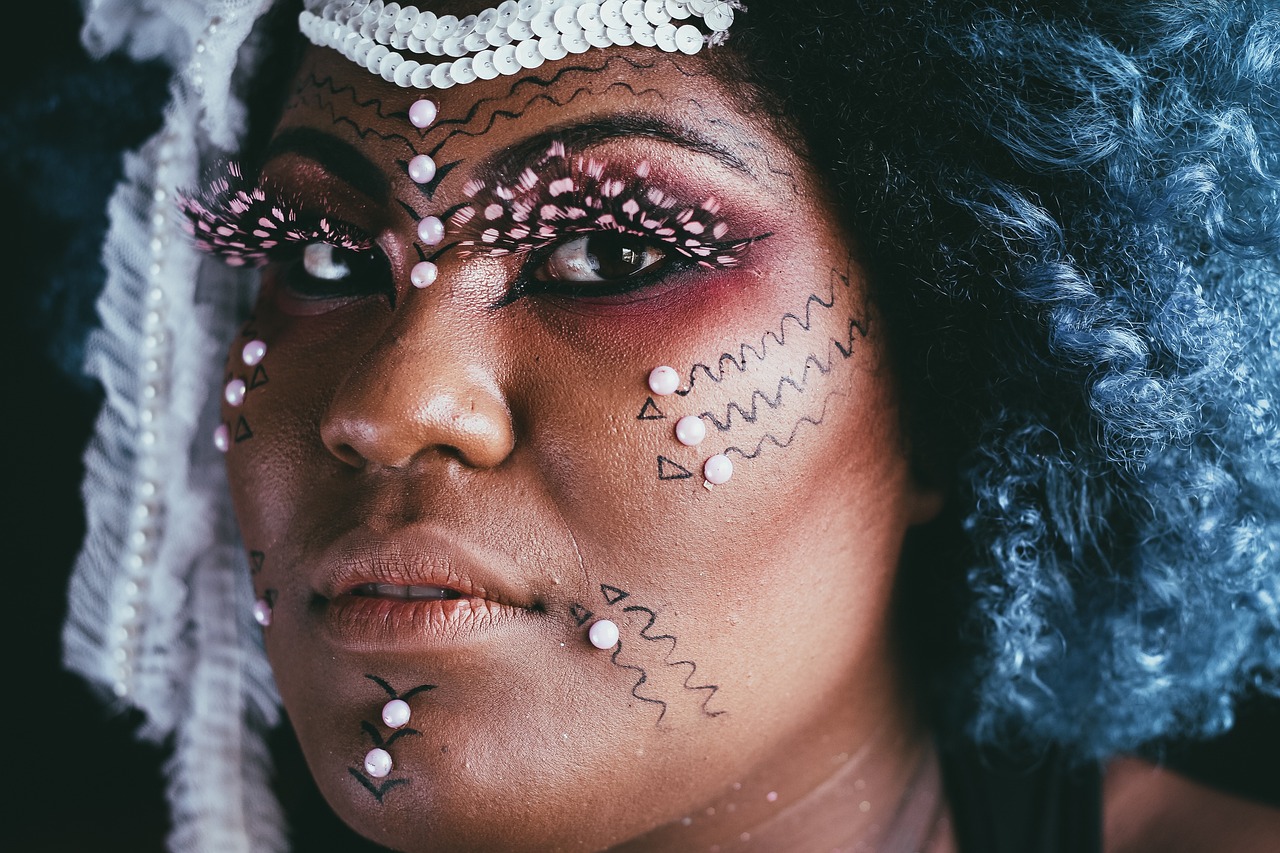 最新舞臺(tái)妝時(shí)尚潮流引領(lǐng)者，舞臺(tái)藝術(shù)妝容技巧全解析